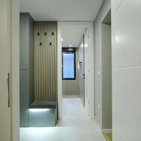 Διαμέρισμα 14 *